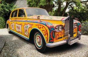 Lennonov psychedelický Rolls-Royce sa na chvíľu vrátil do Londýna
